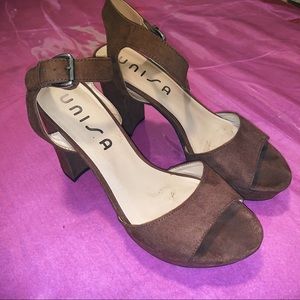 BROWN STRAPPY HEELS